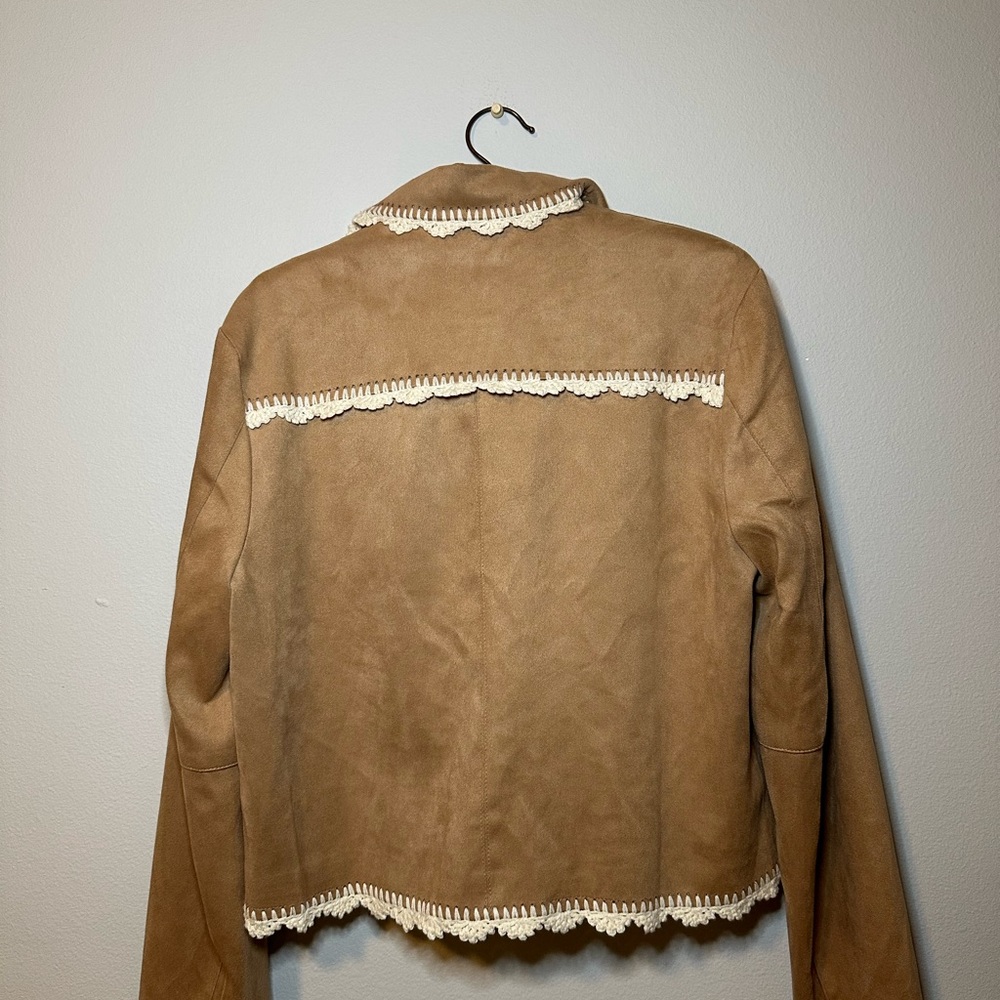 Elegant Tan Suede Blazer with Cream Trim - Picture 11 of 13